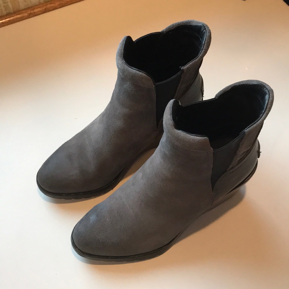 Sorel wedge boots (gray)